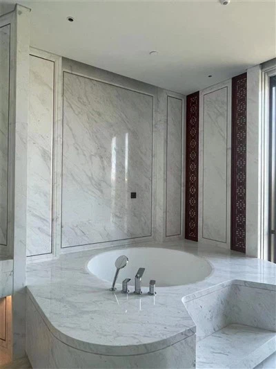 Ubin Kamar Mandi Marmer Putih