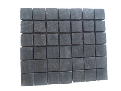 Kubus granit hitam di mesh