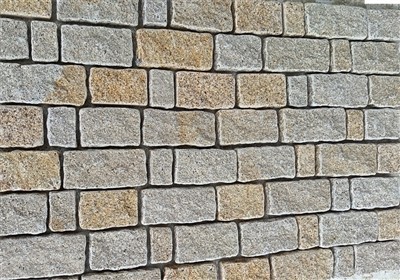 Batuan Granit Wajah Terbelah